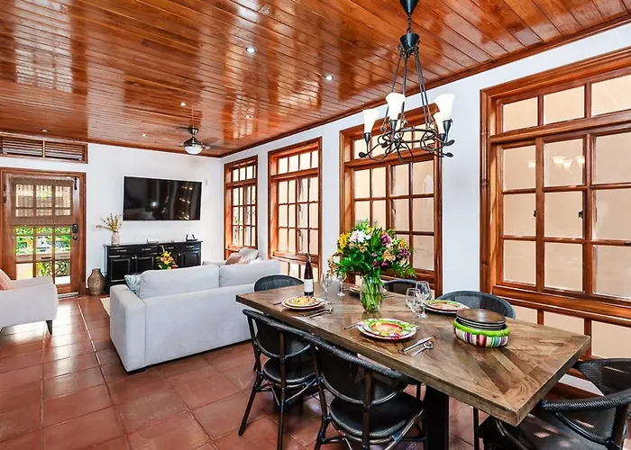 Сasa de vacaciones Private Pool, 3bd Near The