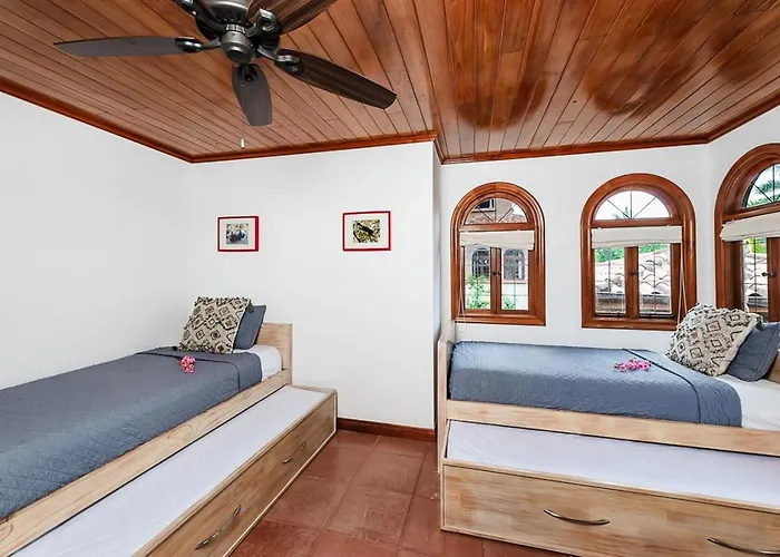 Сasa de vacaciones Private Pool, 3bd Near The *
